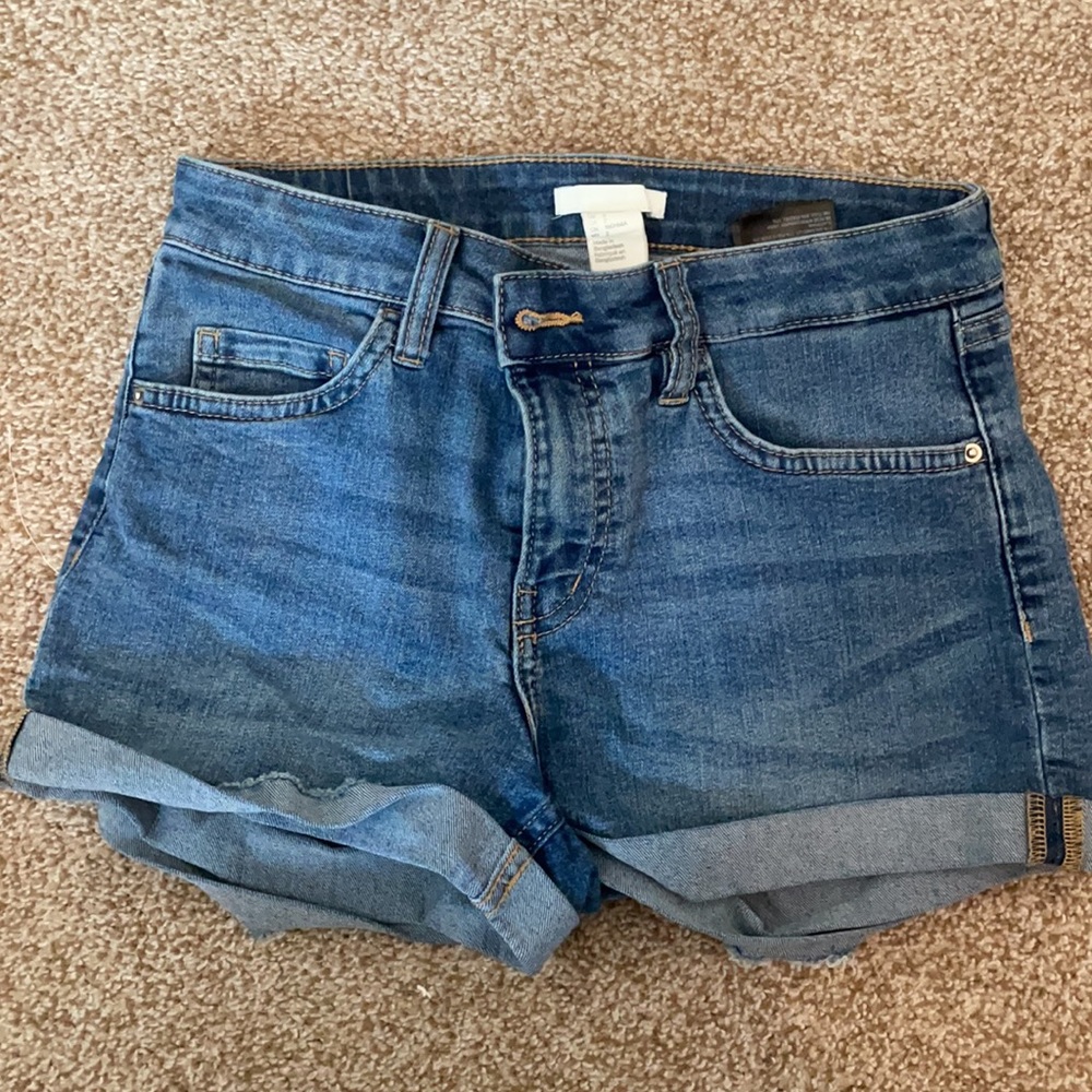 Shorts - Picture 2 of 3